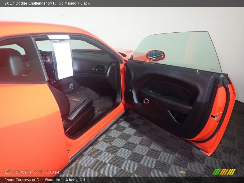 Go Mango / Black 2017 Dodge Challenger SXT