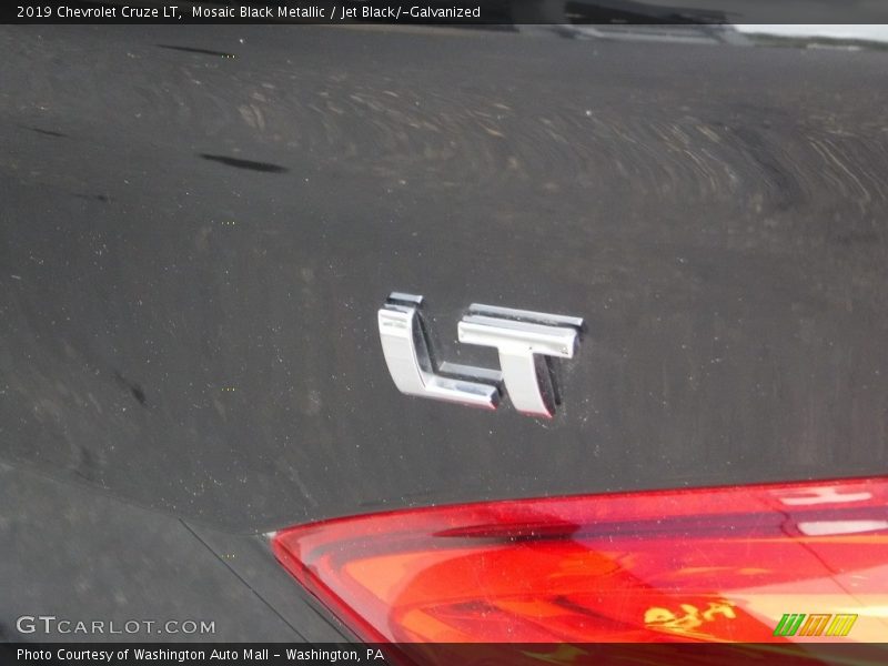 Mosaic Black Metallic / Jet Black/­Galvanized 2019 Chevrolet Cruze LT