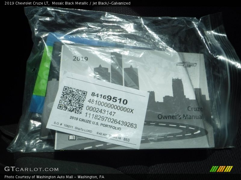 Mosaic Black Metallic / Jet Black/­Galvanized 2019 Chevrolet Cruze LT