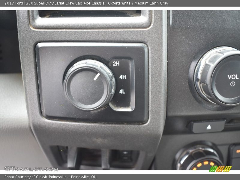 Oxford White / Medium Earth Gray 2017 Ford F350 Super Duty Lariat Crew Cab 4x4 Chassis