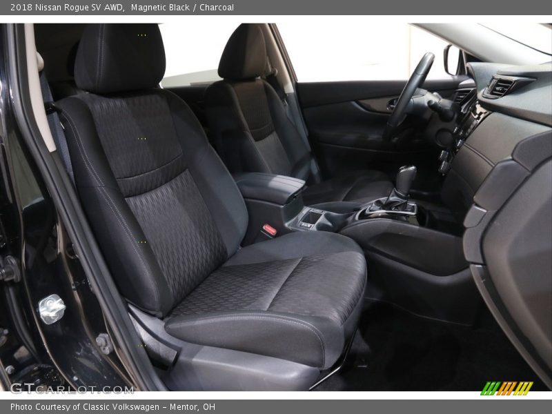 Magnetic Black / Charcoal 2018 Nissan Rogue SV AWD