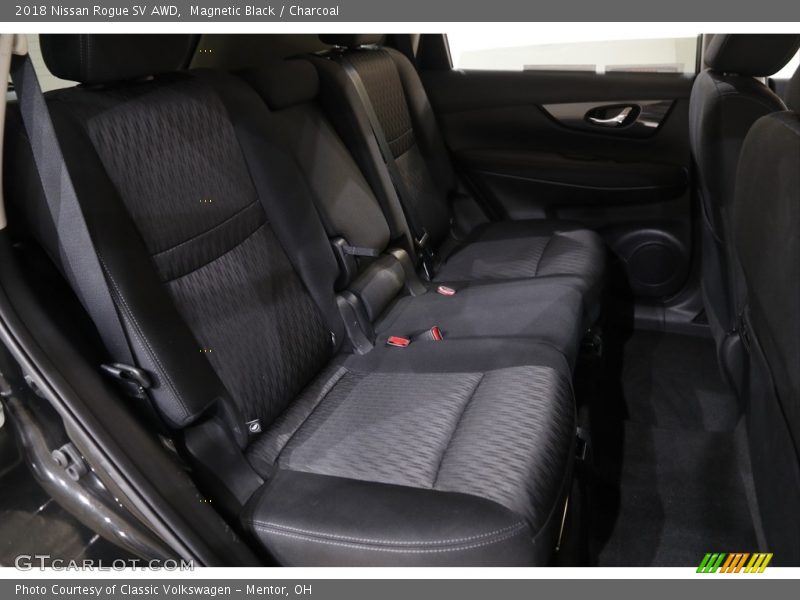 Magnetic Black / Charcoal 2018 Nissan Rogue SV AWD