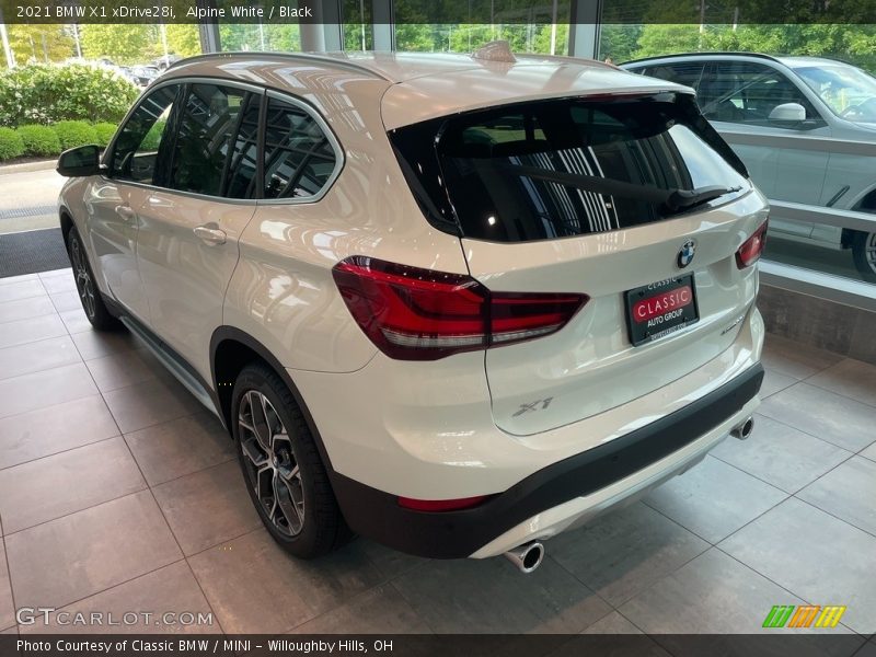 Alpine White / Black 2021 BMW X1 xDrive28i