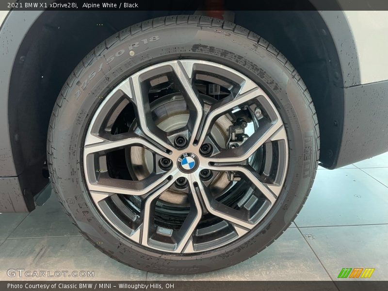Alpine White / Black 2021 BMW X1 xDrive28i
