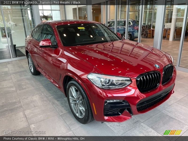 Front 3/4 View of 2021 X4 xDrive30i