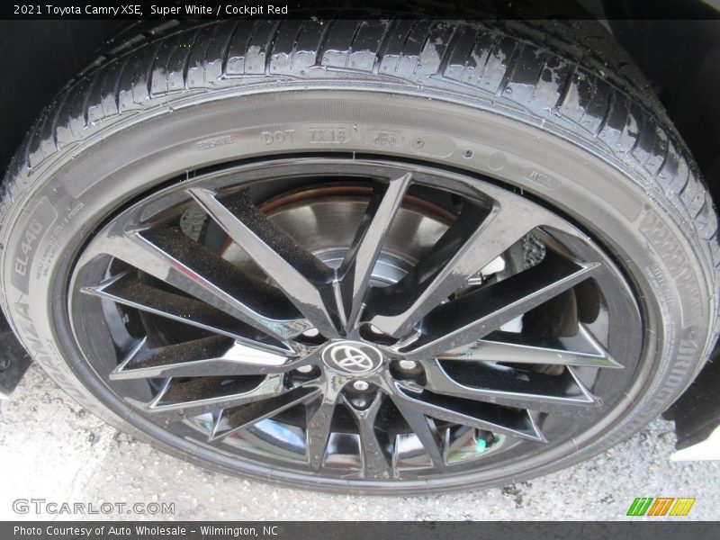 Super White / Cockpit Red 2021 Toyota Camry XSE