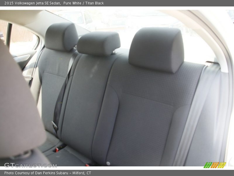 Pure White / Titan Black 2015 Volkswagen Jetta SE Sedan