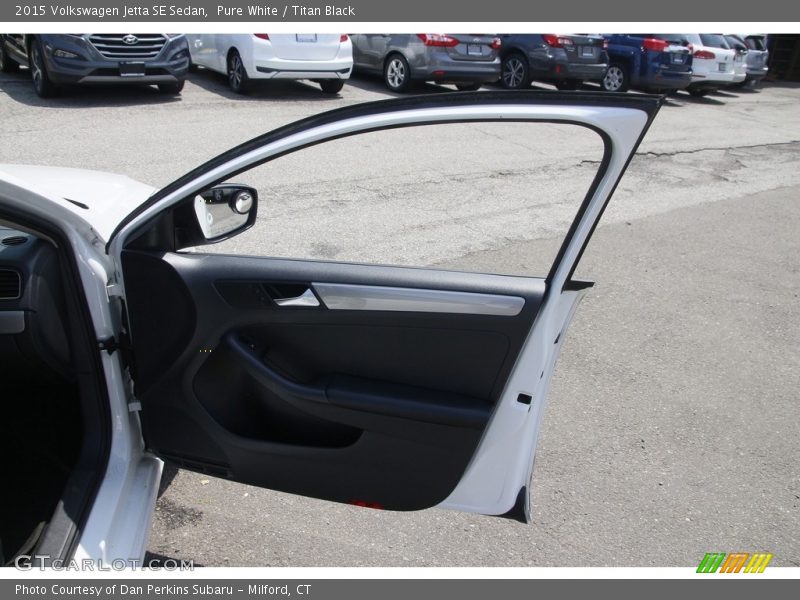 Pure White / Titan Black 2015 Volkswagen Jetta SE Sedan