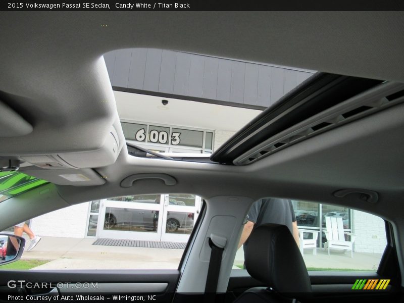 Candy White / Titan Black 2015 Volkswagen Passat SE Sedan