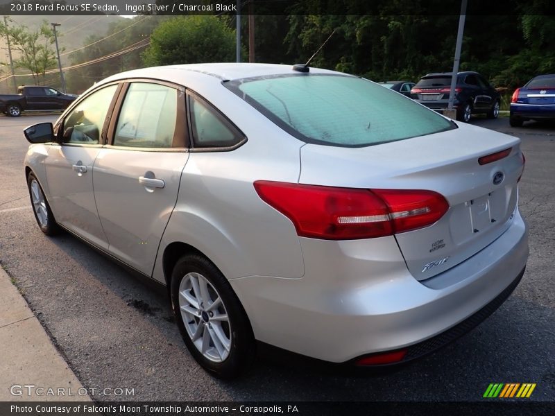 Ingot Silver / Charcoal Black 2018 Ford Focus SE Sedan