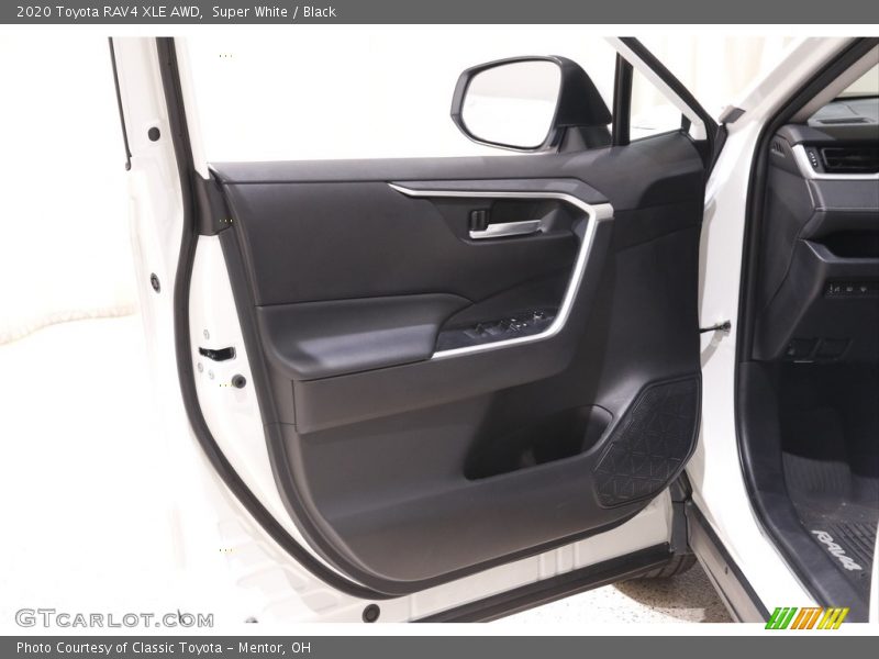 Super White / Black 2020 Toyota RAV4 XLE AWD