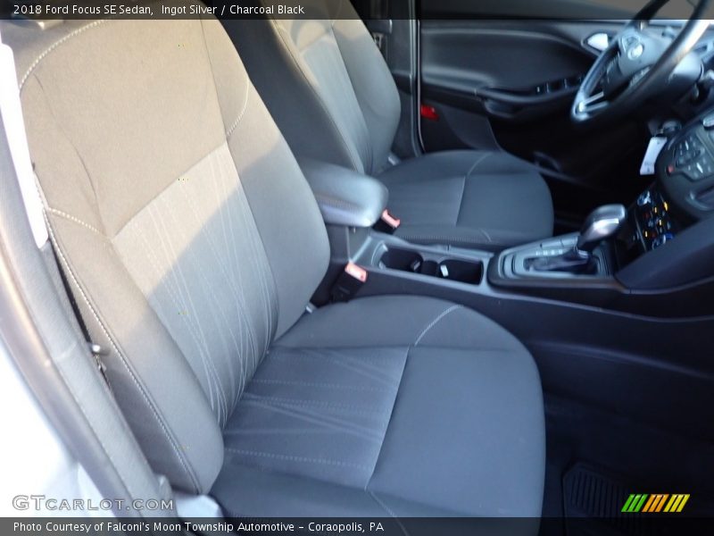 Ingot Silver / Charcoal Black 2018 Ford Focus SE Sedan