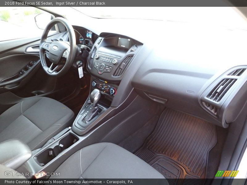 Ingot Silver / Charcoal Black 2018 Ford Focus SE Sedan