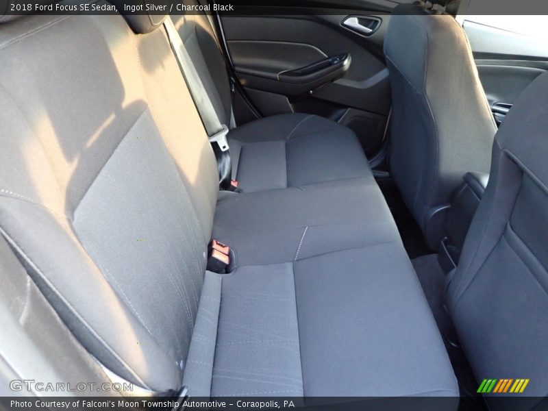 Ingot Silver / Charcoal Black 2018 Ford Focus SE Sedan