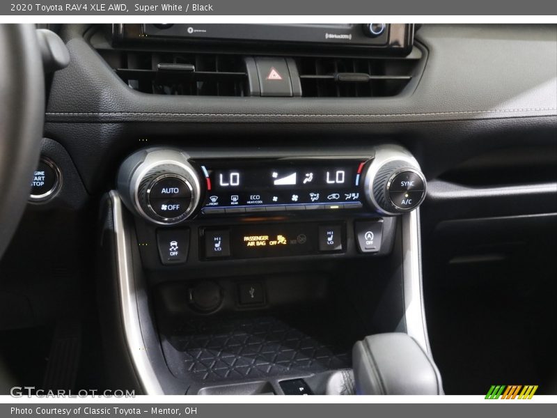 Super White / Black 2020 Toyota RAV4 XLE AWD