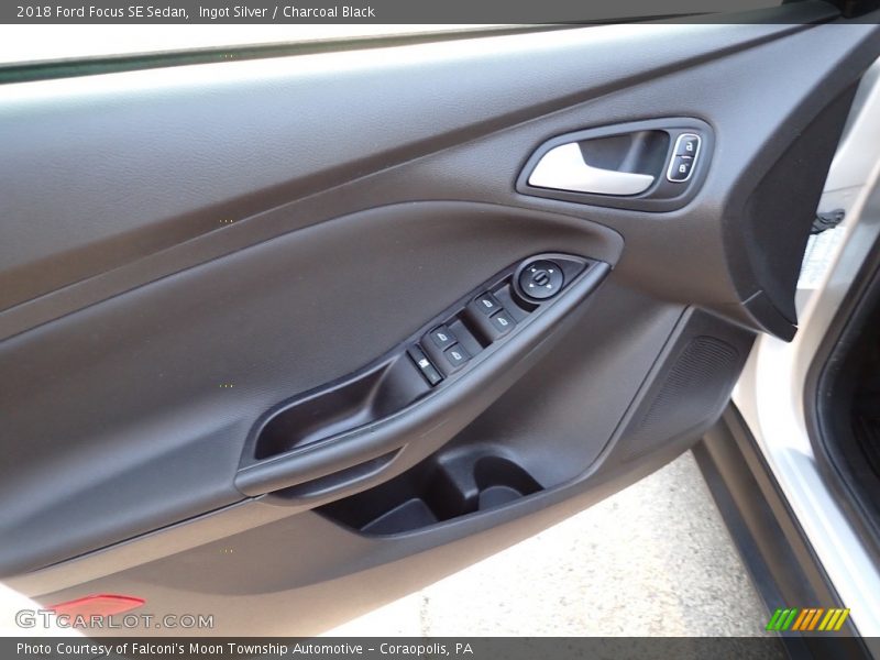 Ingot Silver / Charcoal Black 2018 Ford Focus SE Sedan