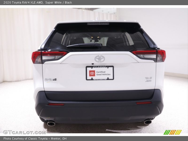 Super White / Black 2020 Toyota RAV4 XLE AWD