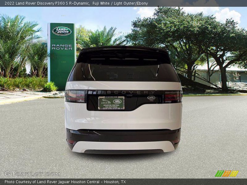 Fuji White / Light Oyster/Ebony 2022 Land Rover Discovery P360 S R-Dynamic