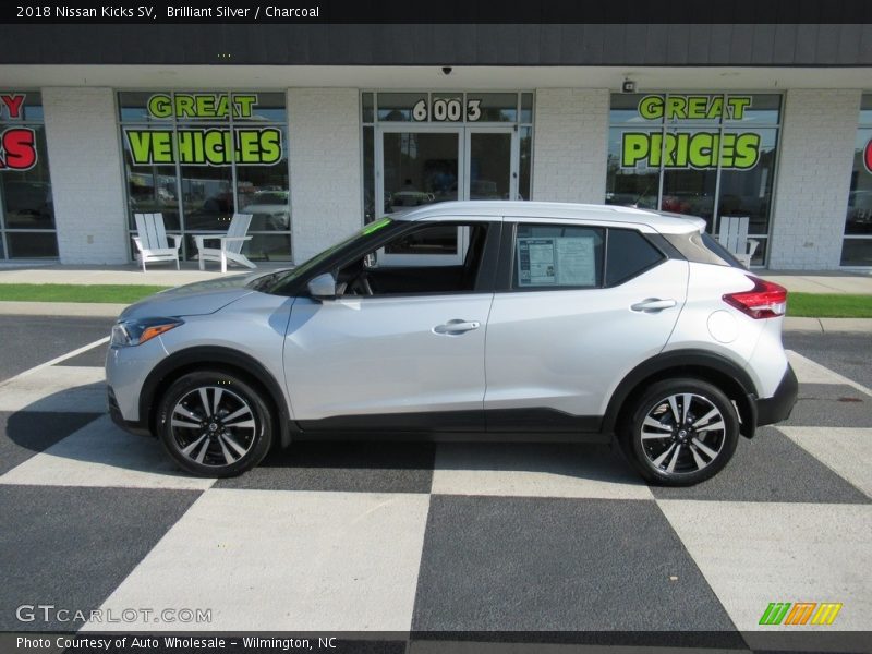 Brilliant Silver / Charcoal 2018 Nissan Kicks SV