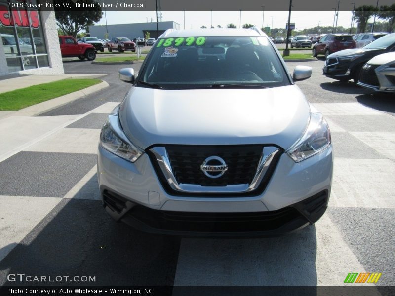 Brilliant Silver / Charcoal 2018 Nissan Kicks SV