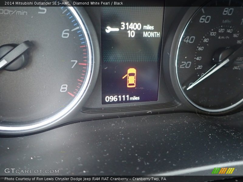 Diamond White Pearl / Black 2014 Mitsubishi Outlander SE S-AWC