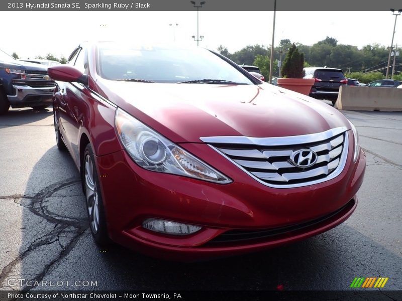 Sparkling Ruby / Black 2013 Hyundai Sonata SE