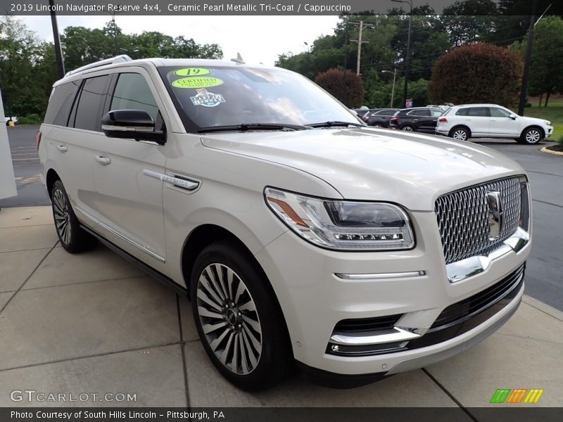 Front 3/4 View of 2019 Navigator Reserve 4x4