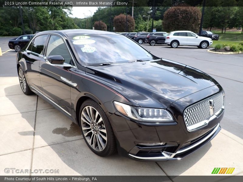 Front 3/4 View of 2019 Continental Reserve AWD