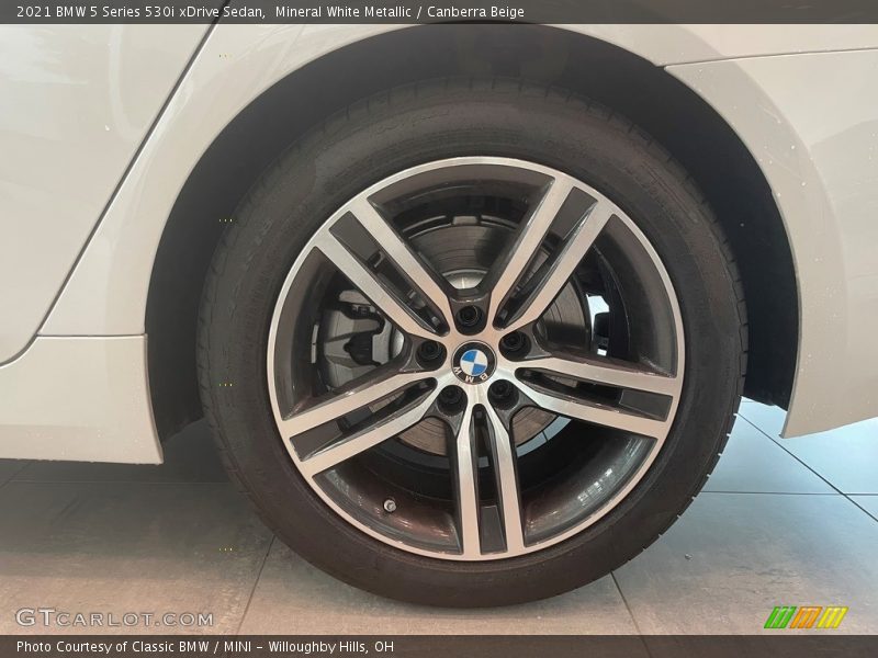 Mineral White Metallic / Canberra Beige 2021 BMW 5 Series 530i xDrive Sedan