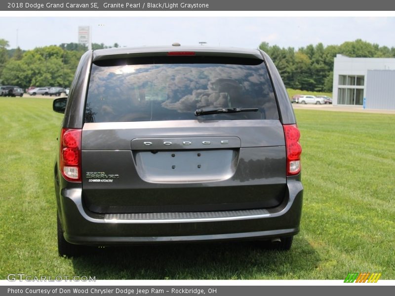 Granite Pearl / Black/Light Graystone 2018 Dodge Grand Caravan SE