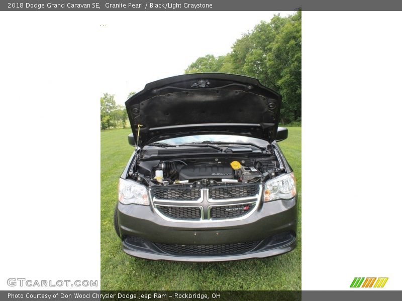 Granite Pearl / Black/Light Graystone 2018 Dodge Grand Caravan SE