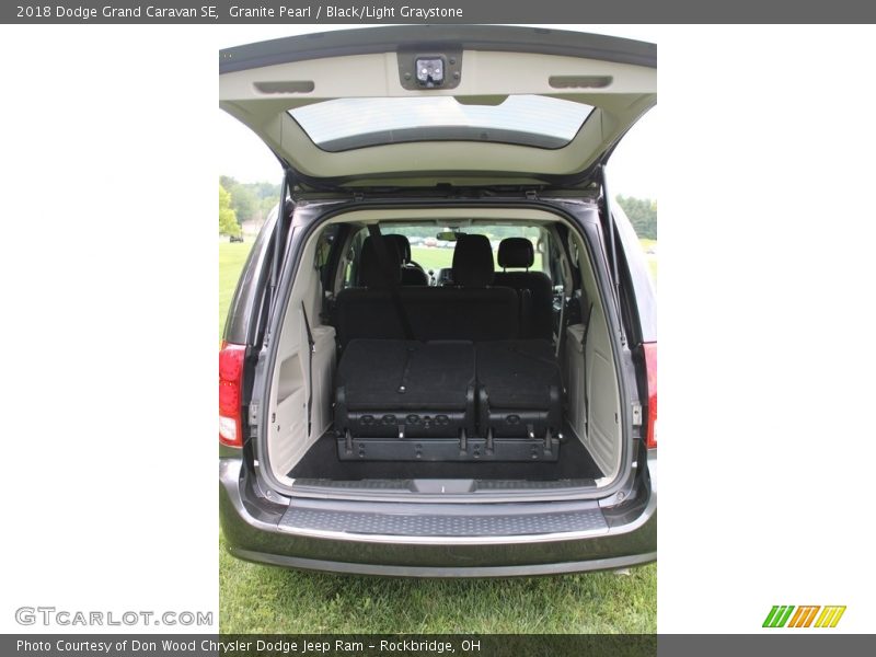 Granite Pearl / Black/Light Graystone 2018 Dodge Grand Caravan SE