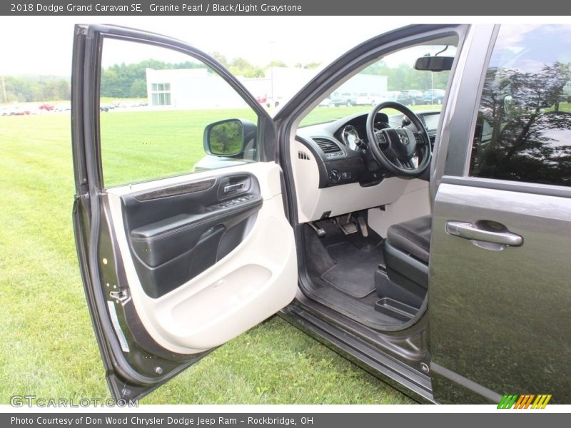 Granite Pearl / Black/Light Graystone 2018 Dodge Grand Caravan SE