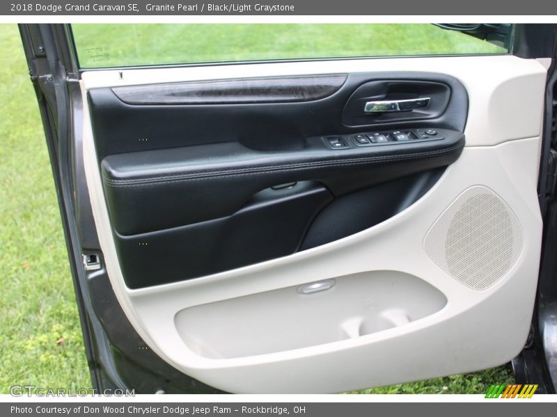 Granite Pearl / Black/Light Graystone 2018 Dodge Grand Caravan SE