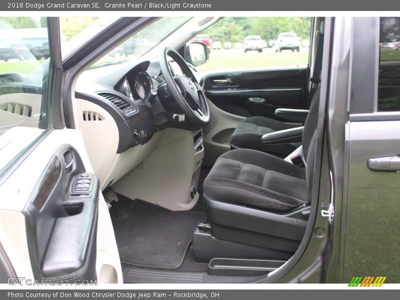 Granite Pearl / Black/Light Graystone 2018 Dodge Grand Caravan SE