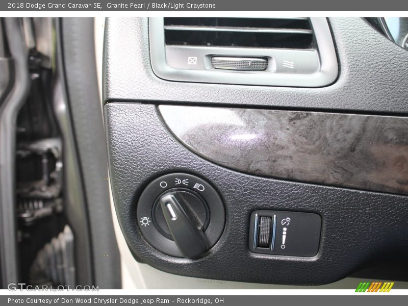 Granite Pearl / Black/Light Graystone 2018 Dodge Grand Caravan SE