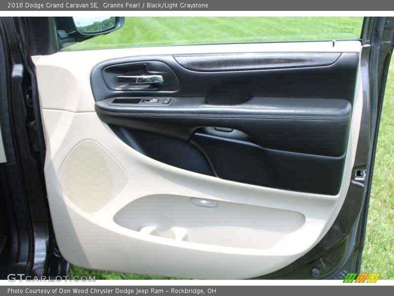 Granite Pearl / Black/Light Graystone 2018 Dodge Grand Caravan SE