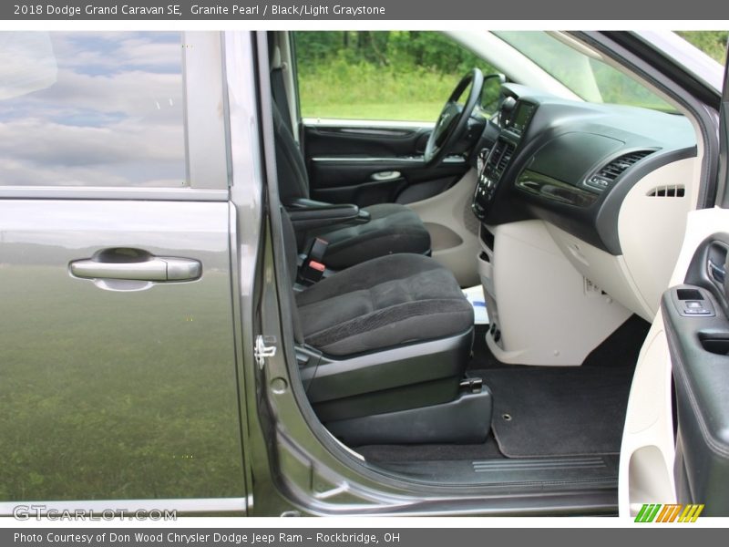 Granite Pearl / Black/Light Graystone 2018 Dodge Grand Caravan SE