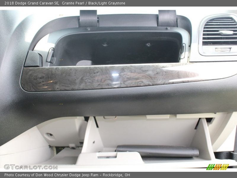 Granite Pearl / Black/Light Graystone 2018 Dodge Grand Caravan SE