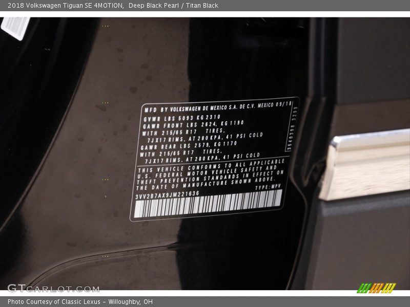 Deep Black Pearl / Titan Black 2018 Volkswagen Tiguan SE 4MOTION