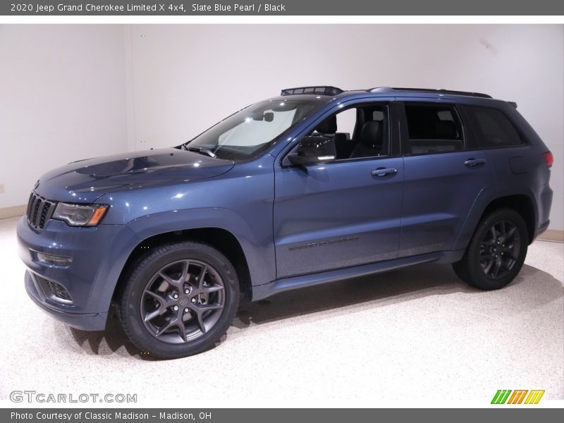 Front 3/4 View of 2020 Grand Cherokee Limited X 4x4