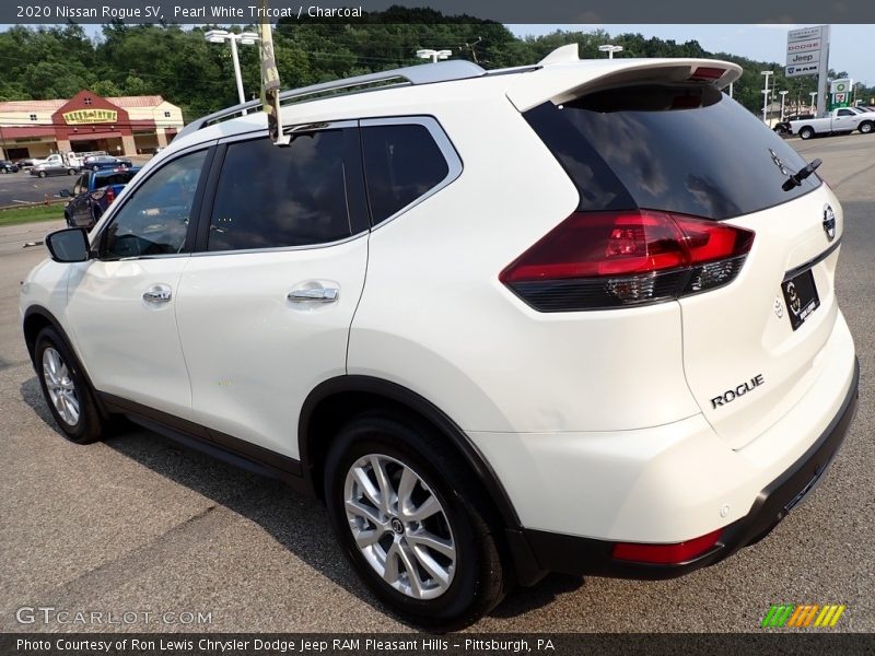 Pearl White Tricoat / Charcoal 2020 Nissan Rogue SV