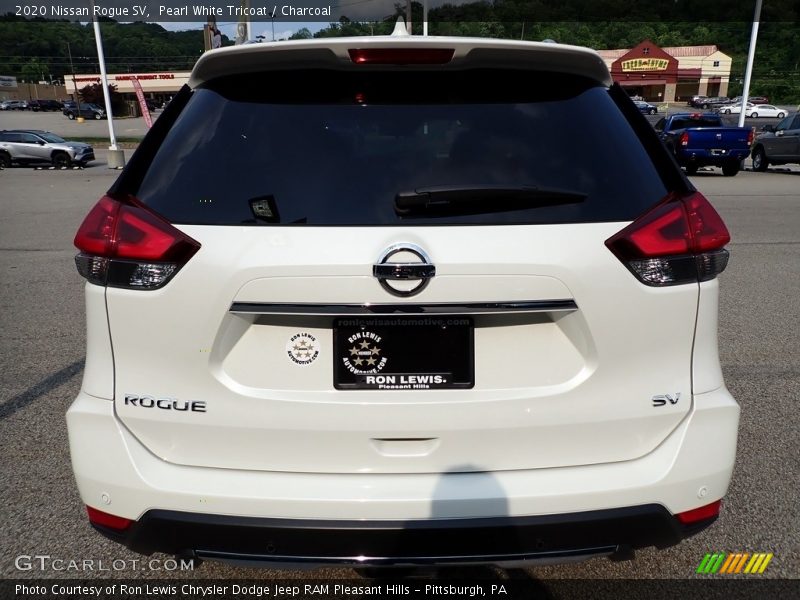 Pearl White Tricoat / Charcoal 2020 Nissan Rogue SV