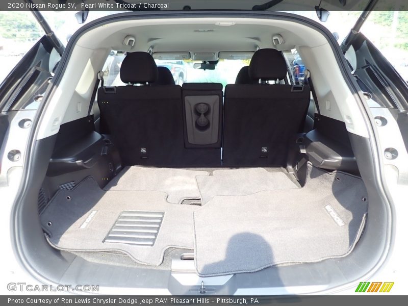 Pearl White Tricoat / Charcoal 2020 Nissan Rogue SV