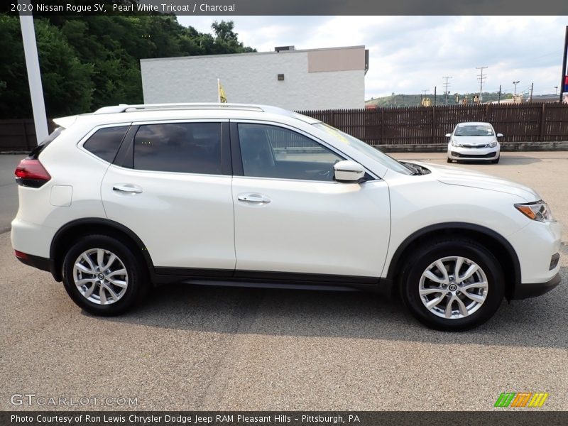 Pearl White Tricoat / Charcoal 2020 Nissan Rogue SV