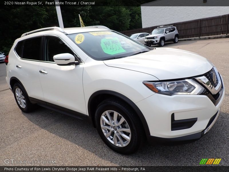 Pearl White Tricoat / Charcoal 2020 Nissan Rogue SV