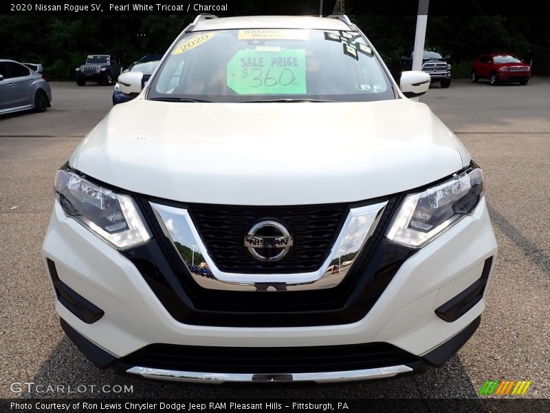 Pearl White Tricoat / Charcoal 2020 Nissan Rogue SV