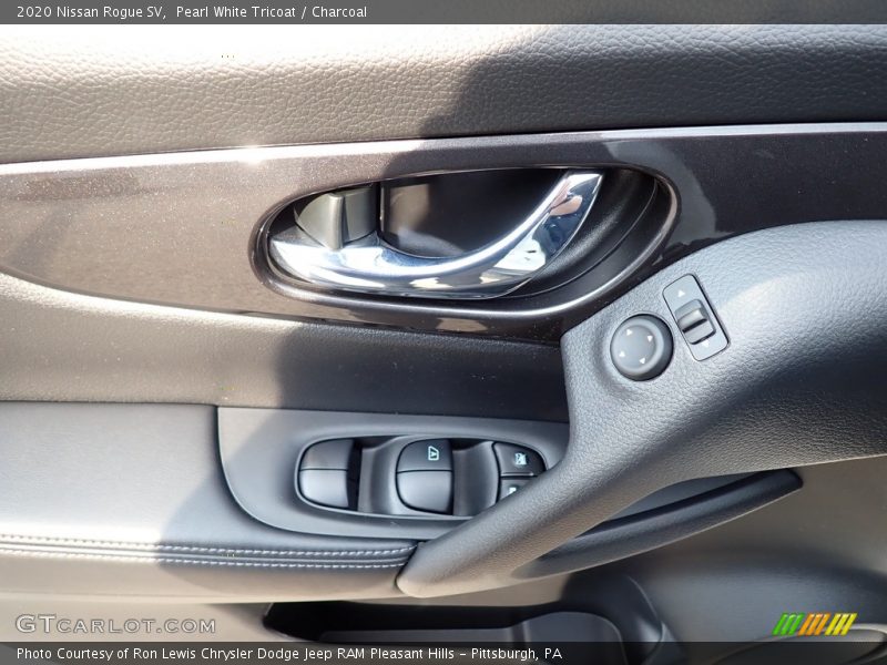 Pearl White Tricoat / Charcoal 2020 Nissan Rogue SV