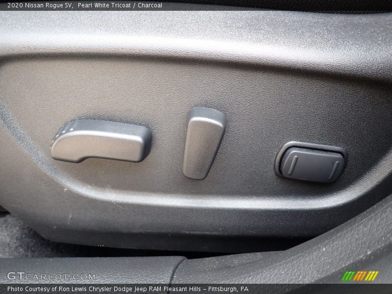 Pearl White Tricoat / Charcoal 2020 Nissan Rogue SV