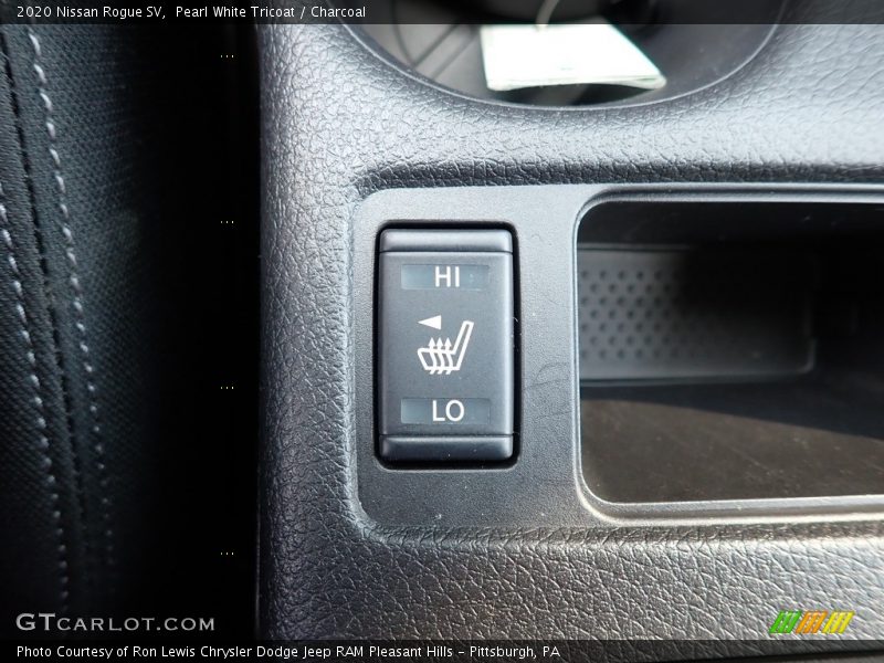 Pearl White Tricoat / Charcoal 2020 Nissan Rogue SV